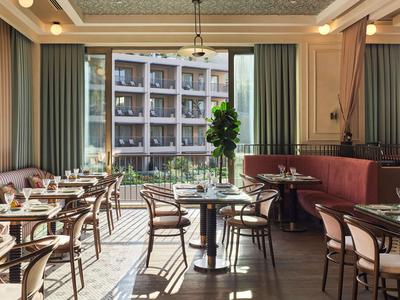 La Rebelle Bistro