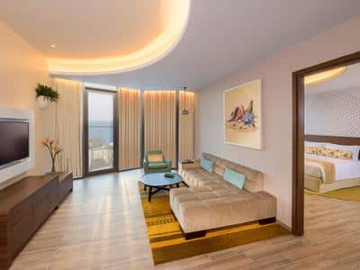 Deluxe One Bedroom Suite, Club Lounge Access
