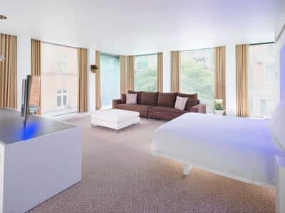 Corner Suite