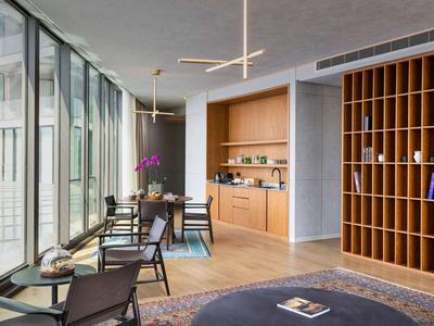 One Bedroom Corner Suite with Sea View