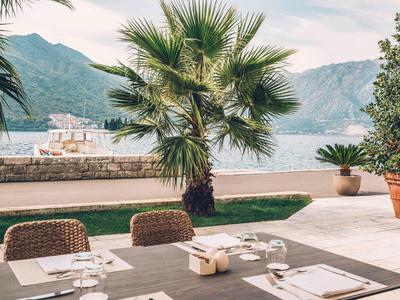 Piazza Restaurant