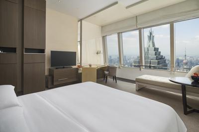 1 King Bed with Bund View