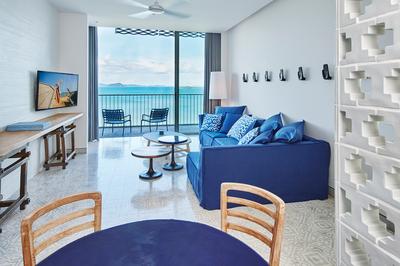 Bay Suite