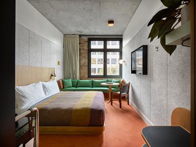 Medium Plus Room