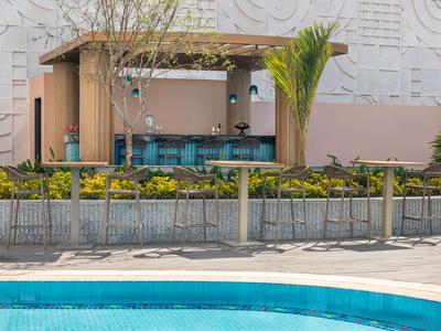 Pool Bar