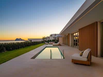 Three Bedroom Sea View Suite with Pool
