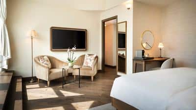 1 King Bed with Balcony