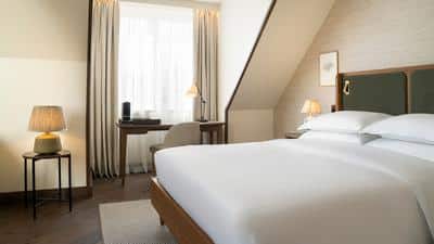 Junior Suite Deluxe with 1 Queen Bed