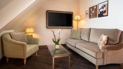 Junior Suite Deluxe with 1 Queen Bed