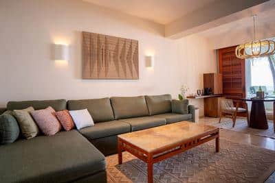 Master with Private Pool Signature Suite, 1 King