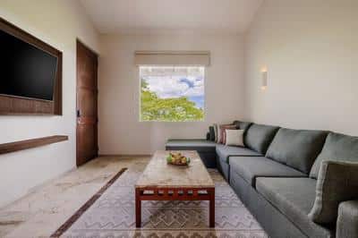 Outdoor Shower Signature Suite, 1 King, Oceanfront