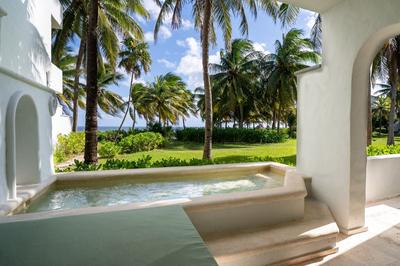 Master with Private Pool Signature Suite, 1 King