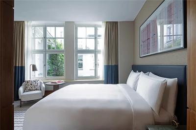Queen Deluxe Room