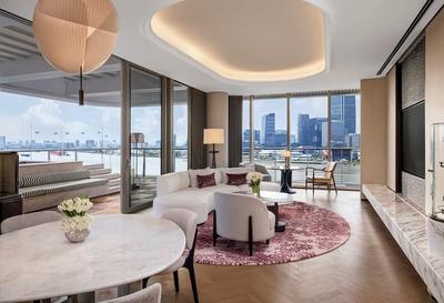 King Waldorf Suite with Outdoor Hot Tub