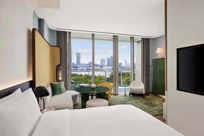 King Deluxe Room River Room