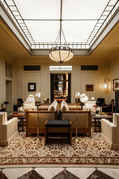 Lounge & Bar
