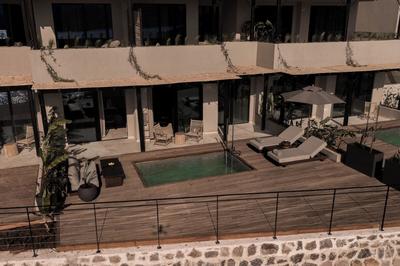 Deluxe Suite with Private Pool