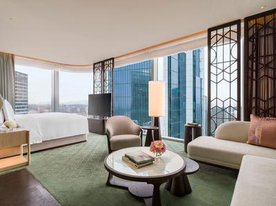 Deluxe Panoramic City View Room