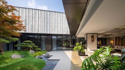 The Ritz-Carlton Club Lounge