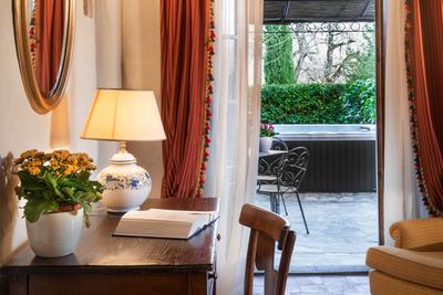 Jacuzzi Garden Suite