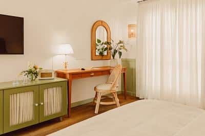Demi Room