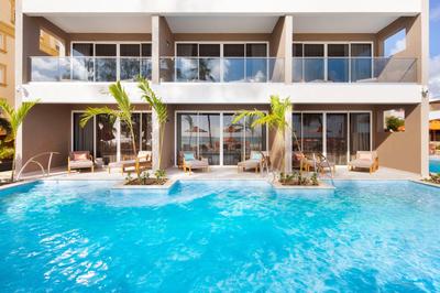 Luxury Swim Up Oceanfront Junior Suite