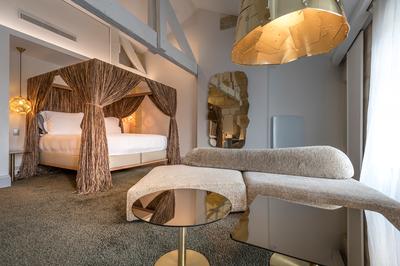 Executive Crazy Room