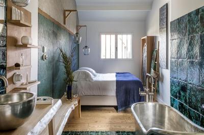 YNDO Cabane in Cap Ferrat
