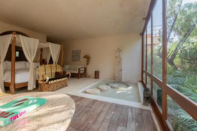Signature Suite Lower - Jungle side