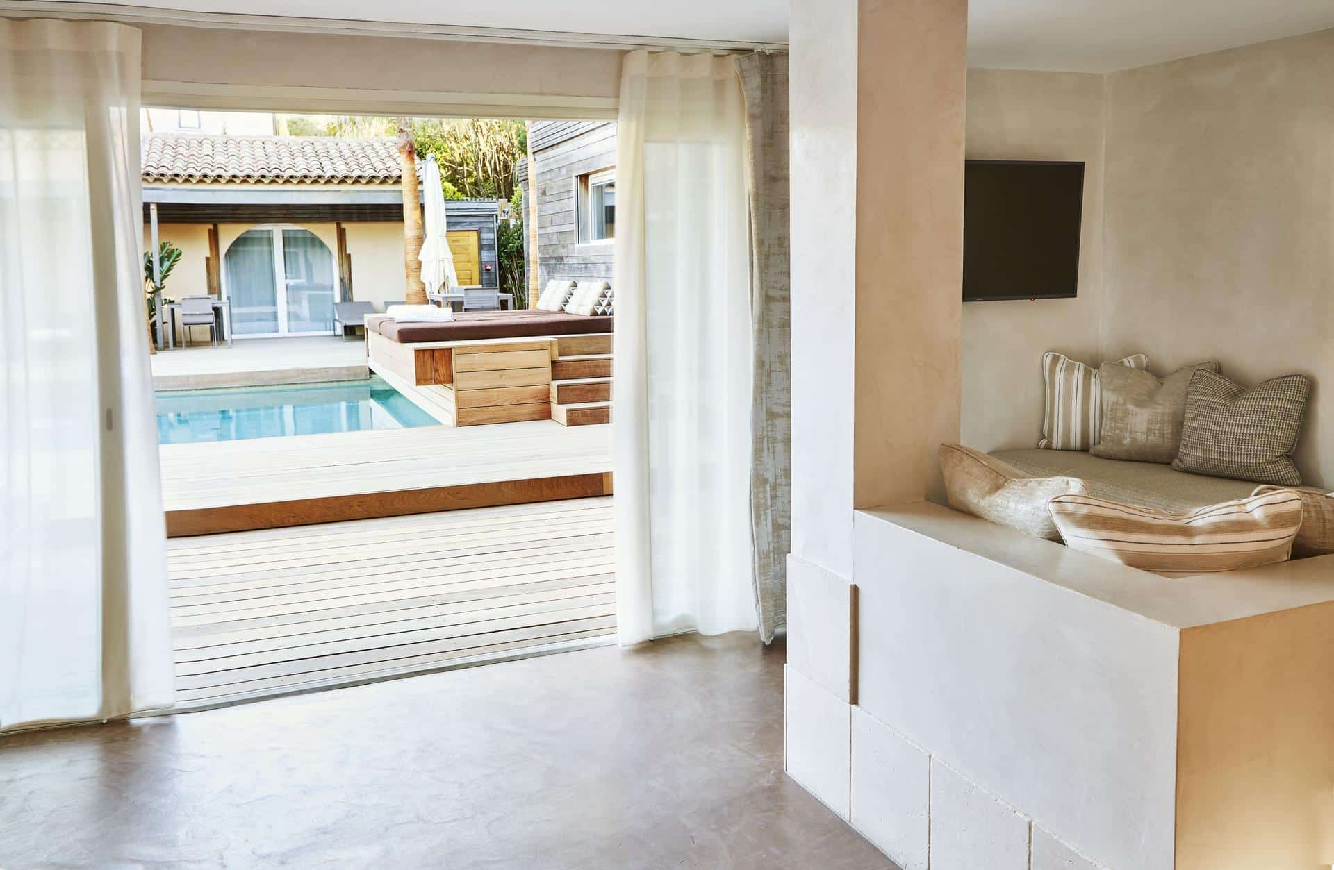 Pool Suite