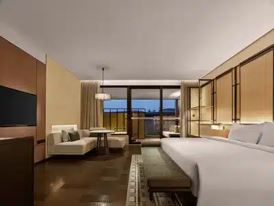 Banyan Wellbeing Lakeview Balcony Room