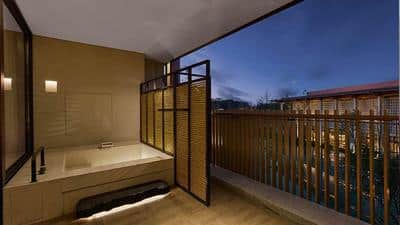 Superior Lake View Balcony King Room