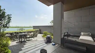 Lakefront Wellbeing Pool Suite