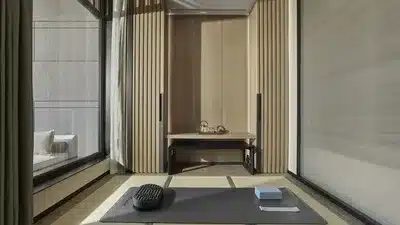 Lakefront Wellbeing Pool Suite