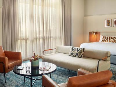 Headliner Suite