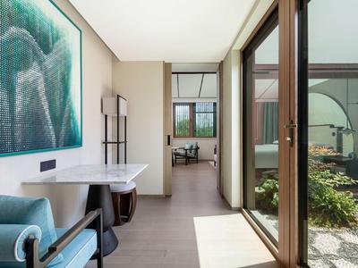 Courtyard Room