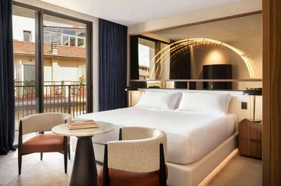 Deluxe Room, 1 King, Balcony