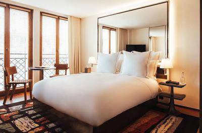 Queen Deluxe Room