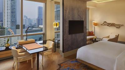 1 King Bed, Club Access