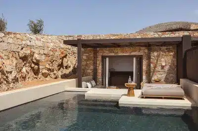 Deluxe Cave Suite