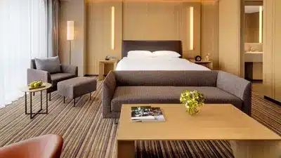 1 King Bed Deluxe with Club Access