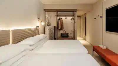 2 Double Beds