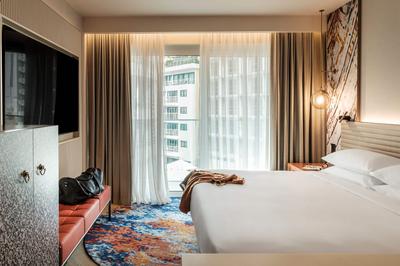 1 King Bed Deluxe