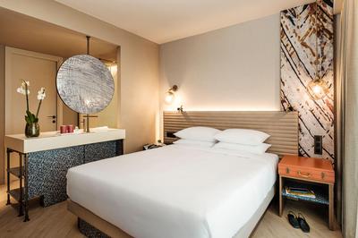 1 King Bed