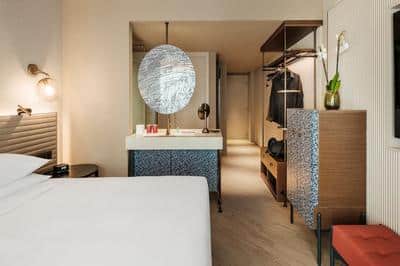 1 King Bed Deluxe
