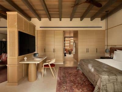 Lagoon Pool Suite