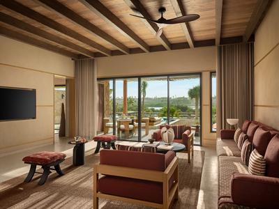 Lagoon Deluxe Pool Suite