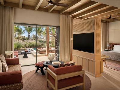 Pool Suite