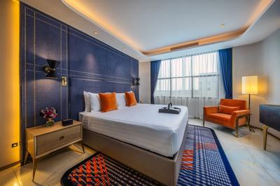Glee Executive Suite