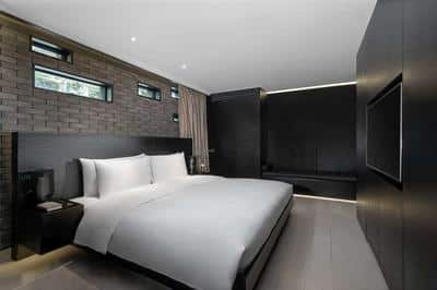 Courtyard Suite